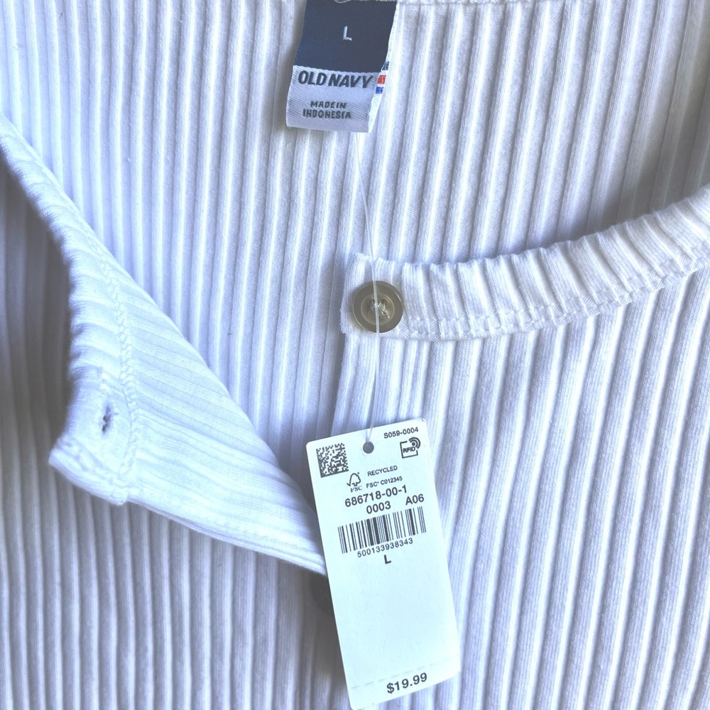 Old Navy White Ribbed Button-Up Tank - Picture 2 of 7